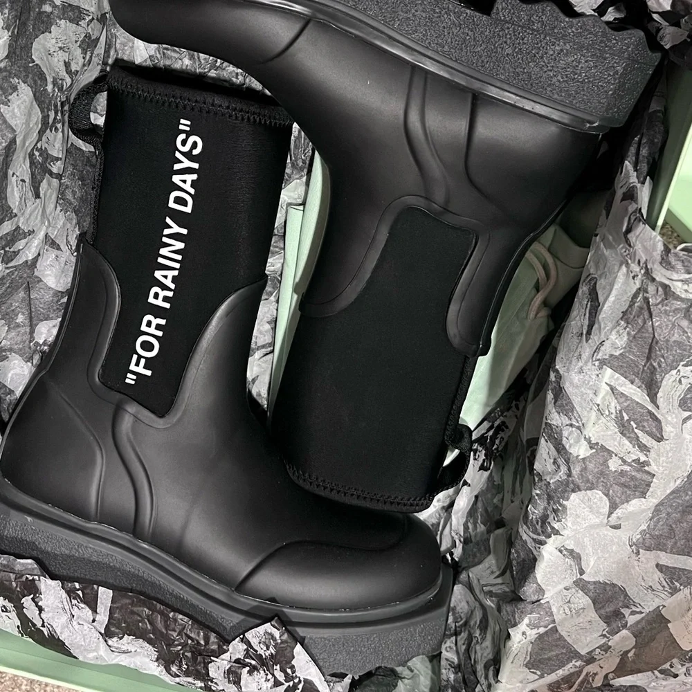 OFF-WHITE RAINBOOTS - Picture 1 of 4